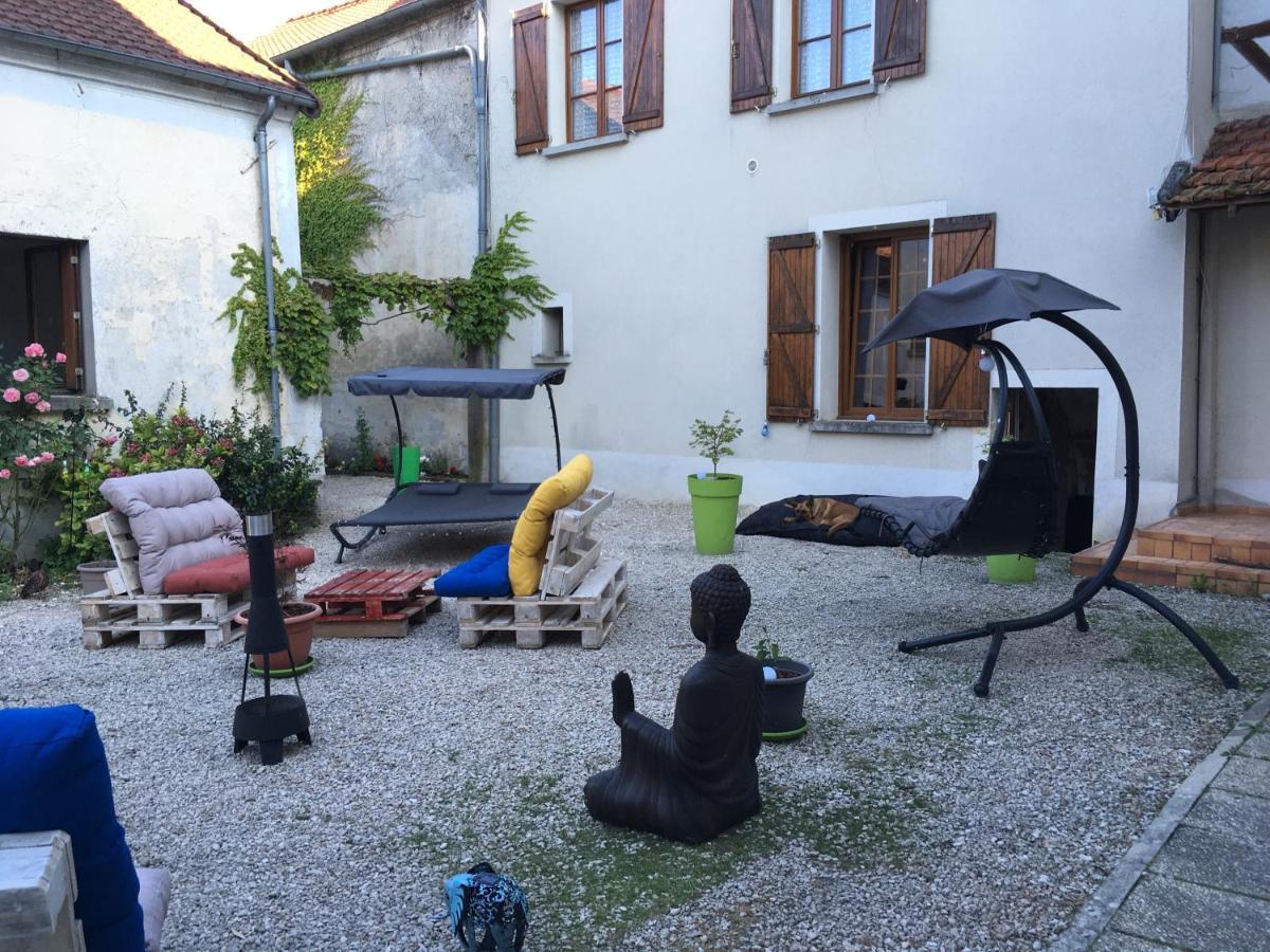 L Auberge Du Lion D Or Nanteuil-sur-Marne Екстериор снимка